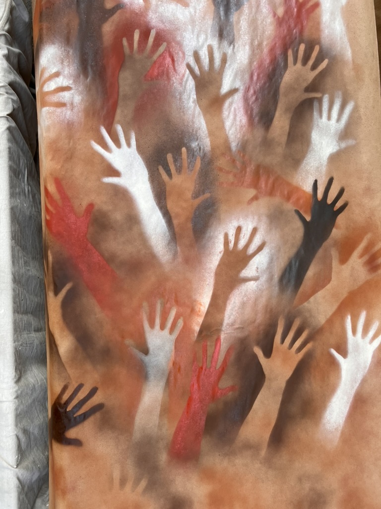 Spray paint hands